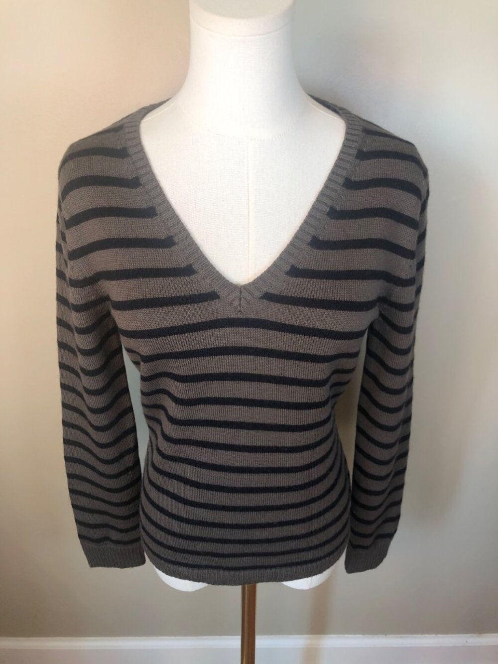 Garnet Hill 100% Merino Wool Striped V-Neck Sweater Size S Dark Academia Preppy